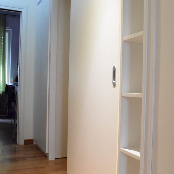 armadio su misura in legno bianco