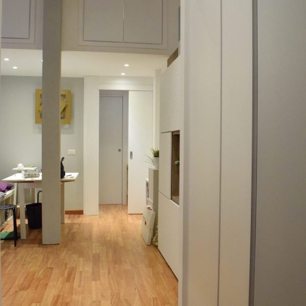 armadio su misura in legno bianco